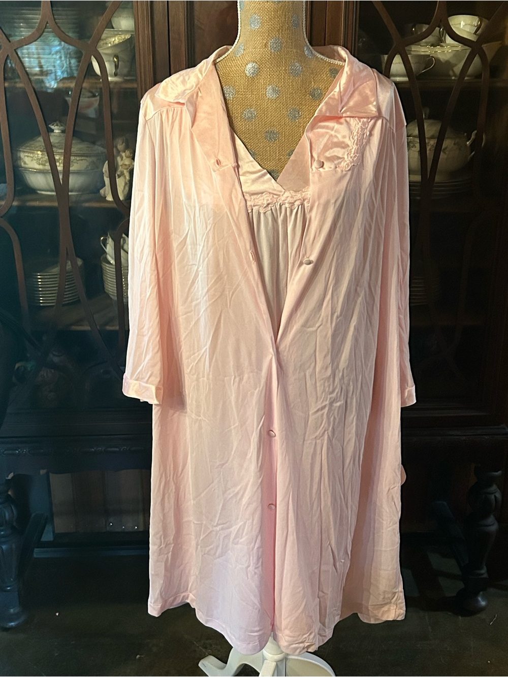 NOS NWT vanity fair Women's Pink Satin Nightgown and Robe Set
